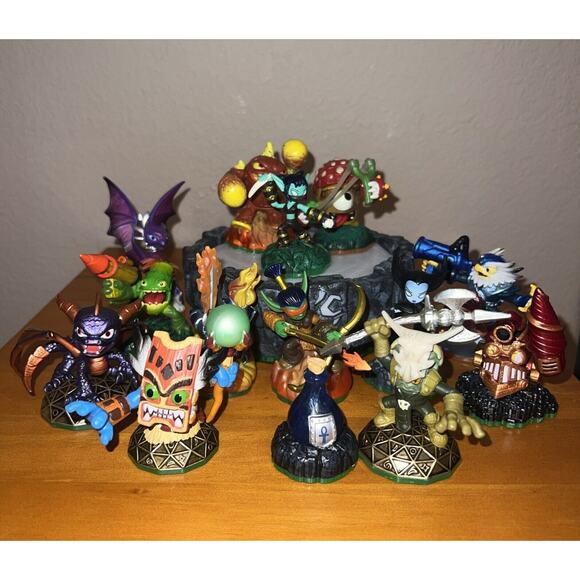 Lot of 14 various collecible Activision Skylanders Figures & Wii Wireless Portal